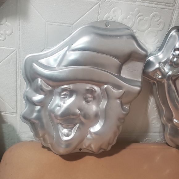 Scooby Doo woth Burger and paper Wilton Cake pan Bundled - Picture 4 of 6